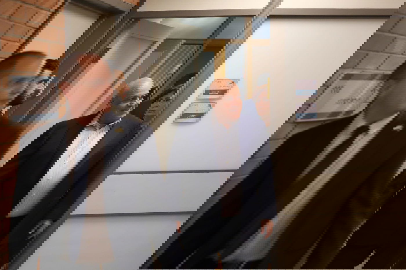 חייק יוצא מהפגישה עם ליברמן