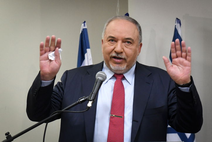 הסקרים מראים: שוב ליברמן לשון המאזניים