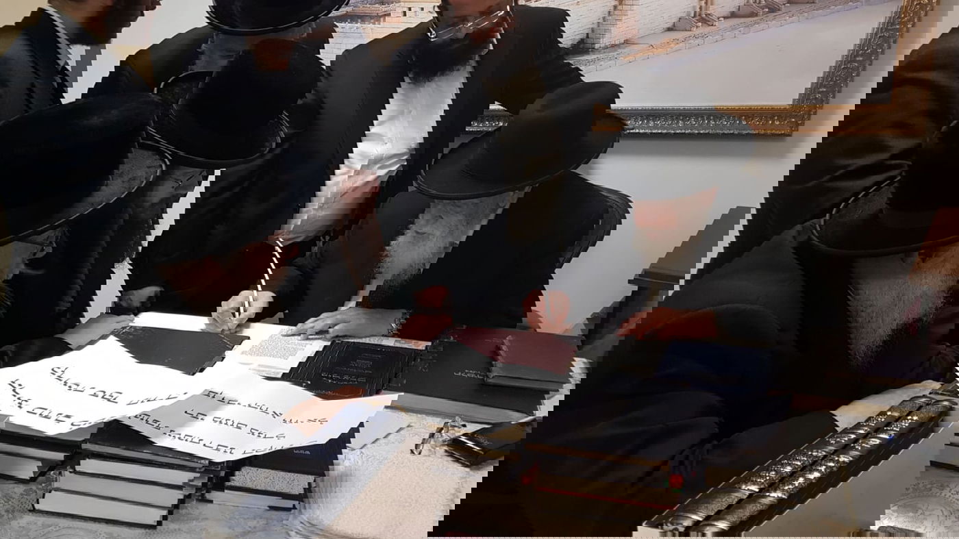 האדמו"ר מקאליב ביקר במעונו של נשיא המועצת חכם שלום כהן