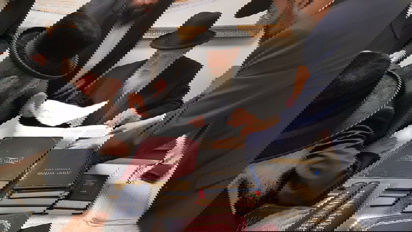 האדמו"ר מקאליב ביקר במעונו של נשיא המועצת חכם שלום כהן