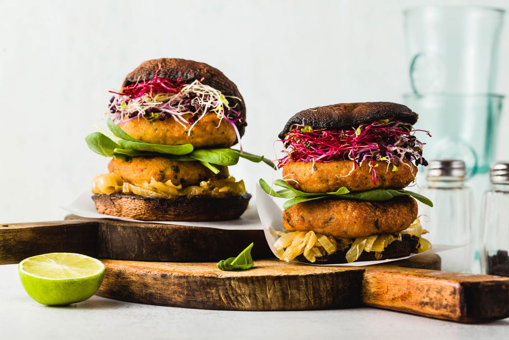 בורגר קליל ומשביע. קציצות הודו ובטטה