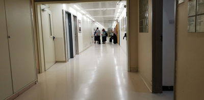 המשפחה ליד מיטת חוליו