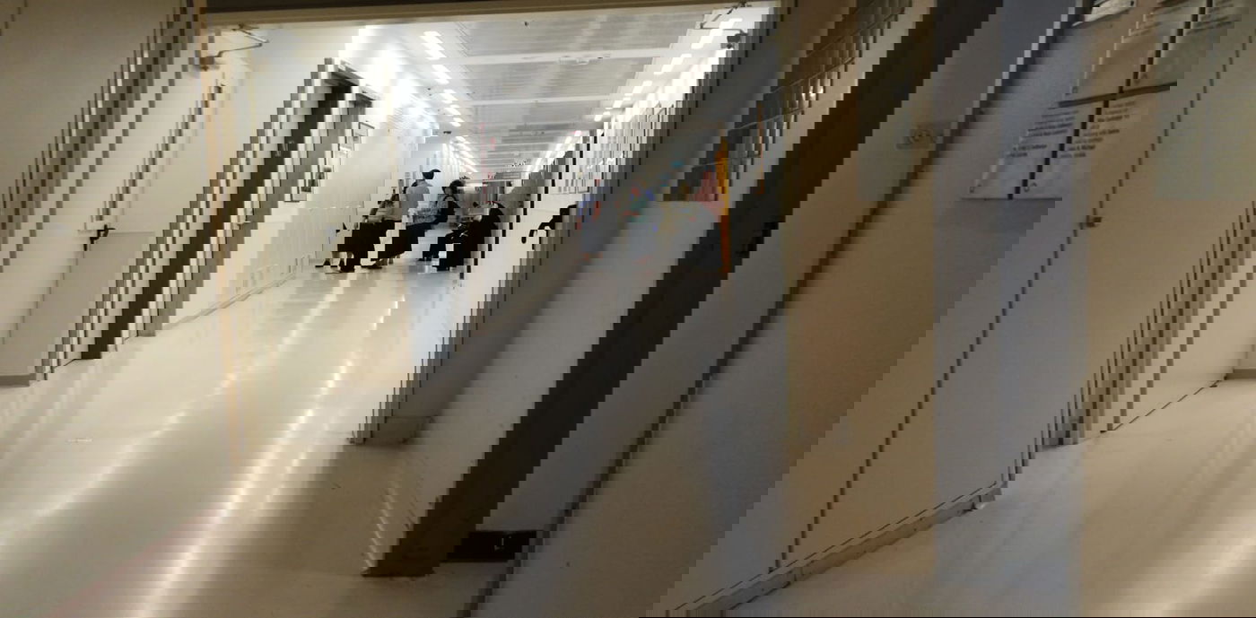 המשפחה ליד מיטת חוליו