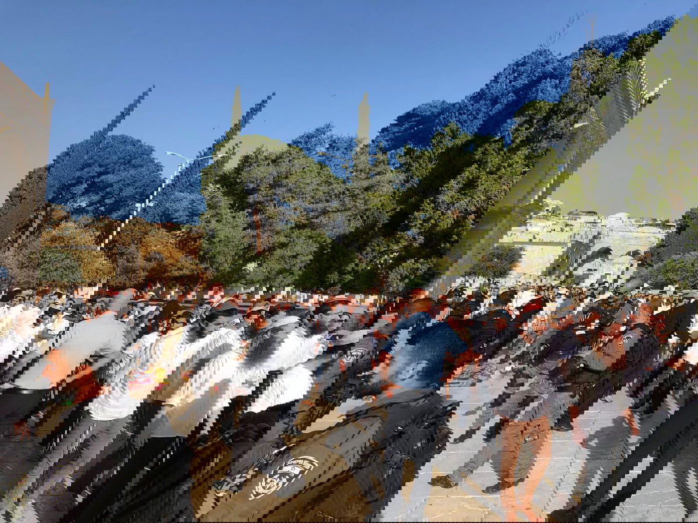 יום ירושלים: הערבים מתפרעים בהר הבית