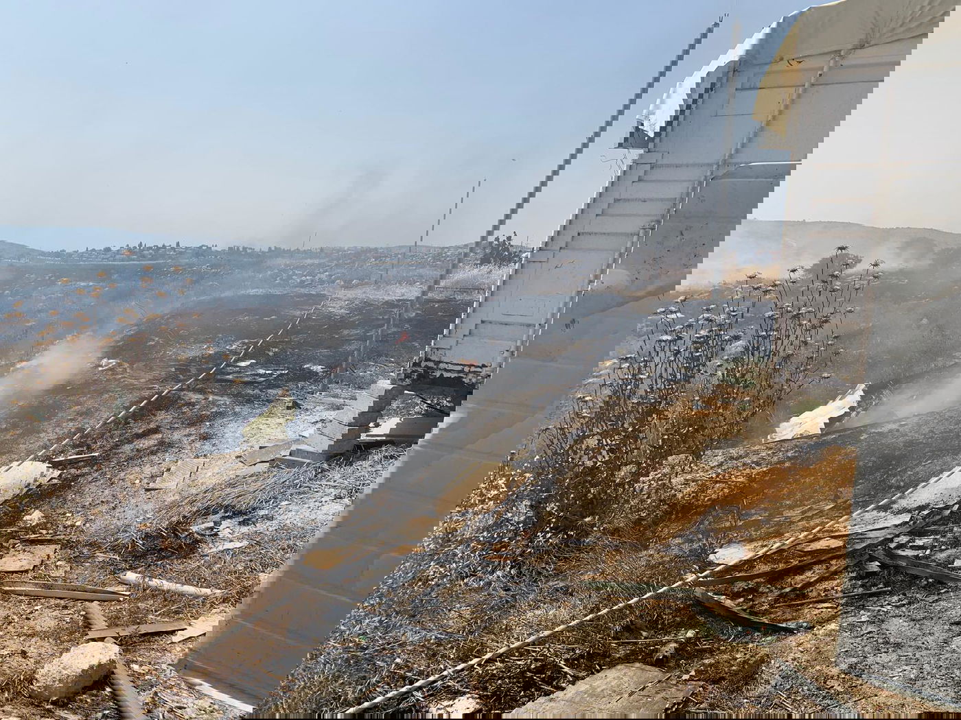 שריפה בבית שמש: חרדים מחלצים ספרי תורה