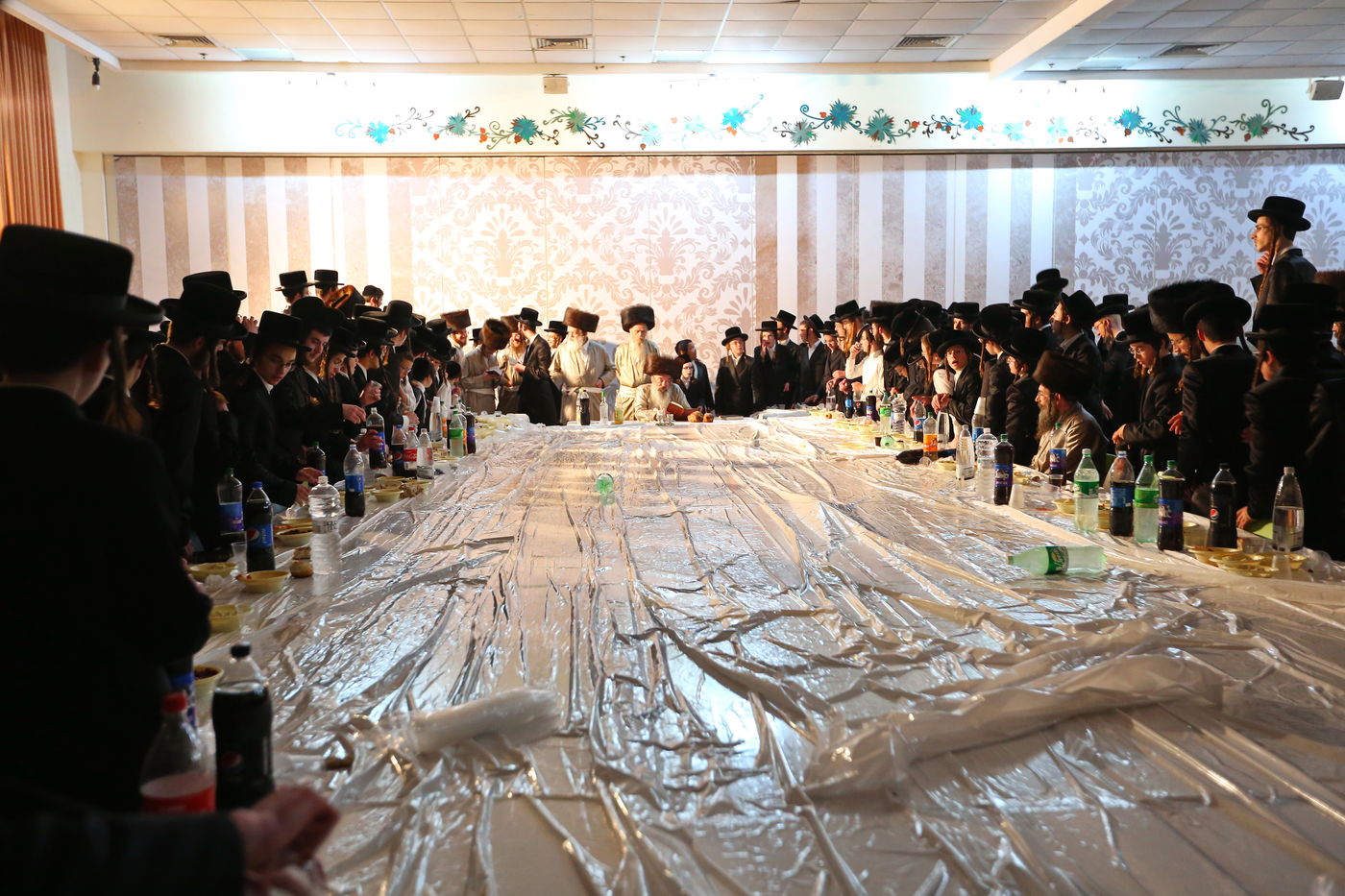 האדמו"ר מלעלוב בשבת התאחדות עם הבחורים השקדנים