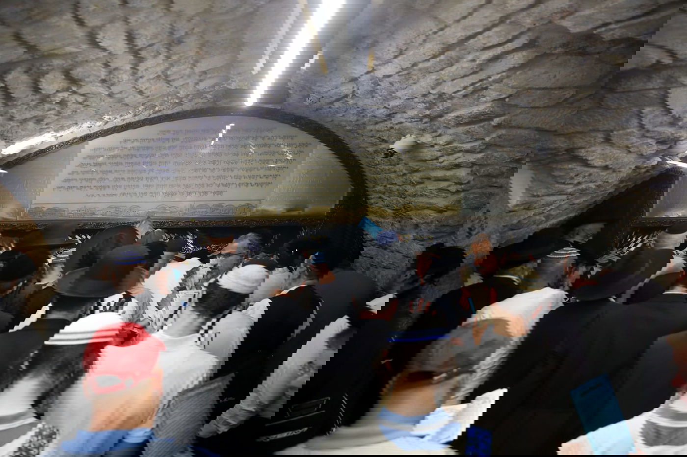 תיעוד: אלפי מתפללים על ציון שמואל הנביא