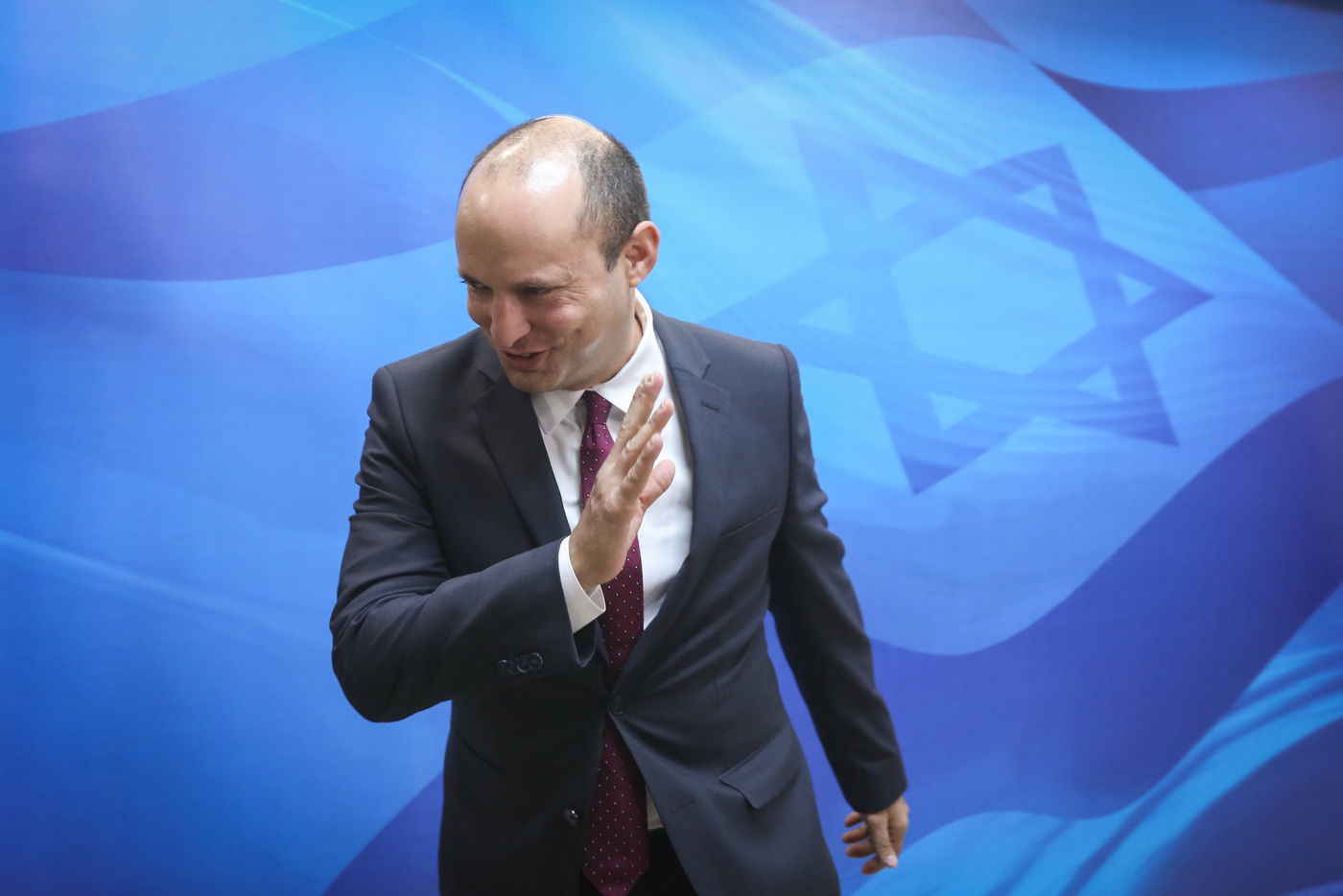 בנט בכניסה לישיבת הממשלה