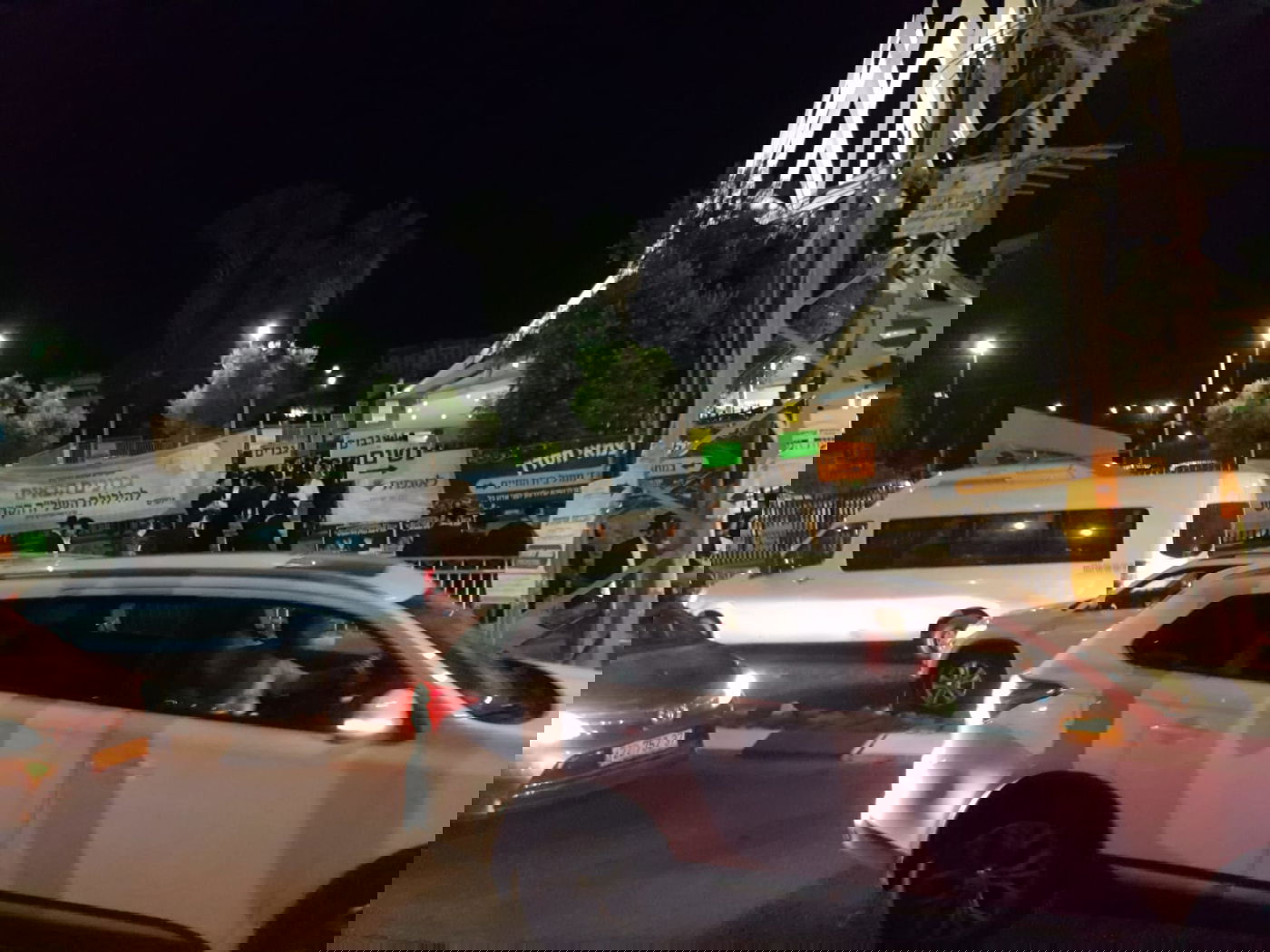 רבים עולים לקברו של השל"ה הקדוש • צפו