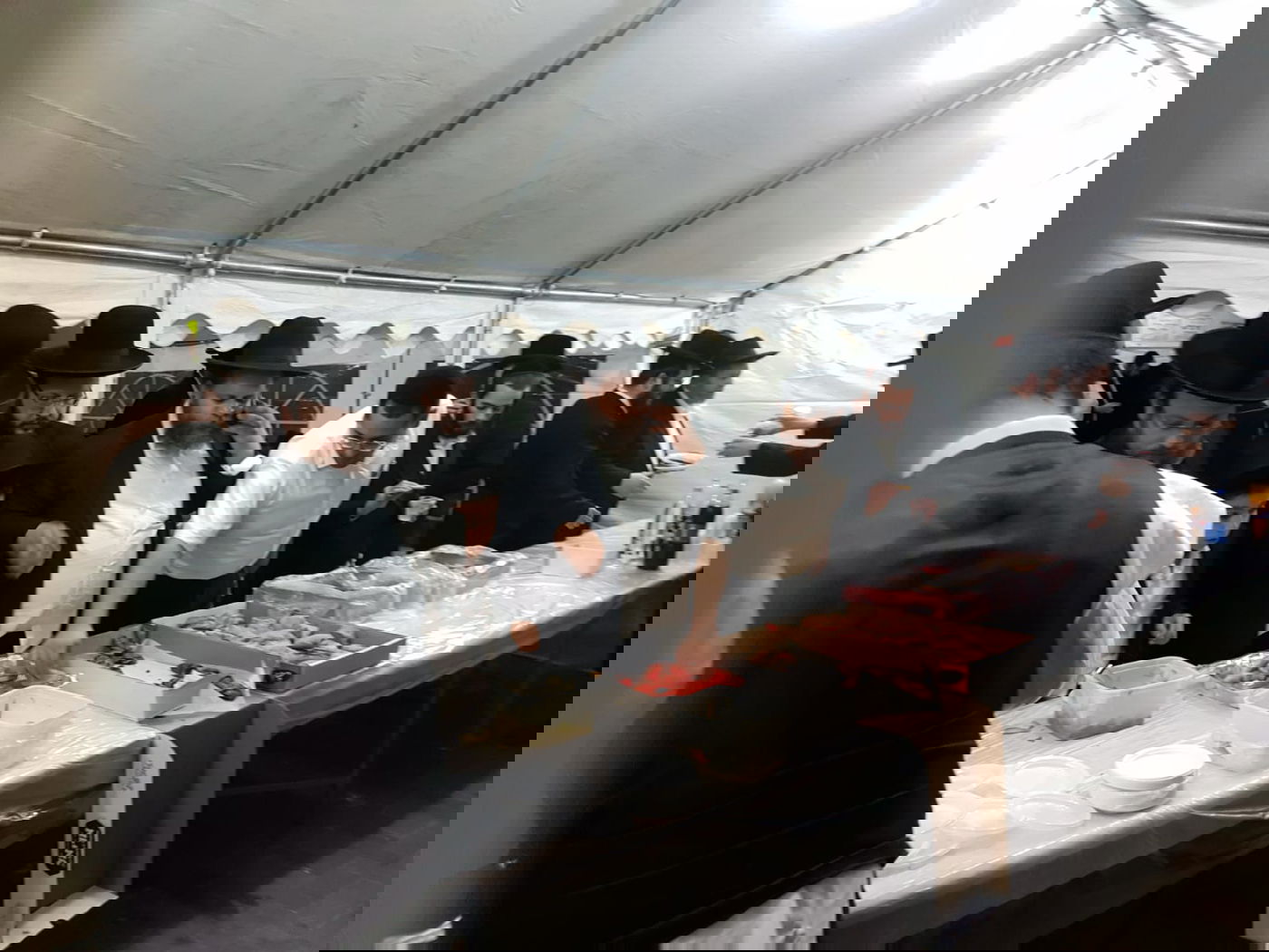 רבים עולים לקברו של השל"ה הקדוש • צפו