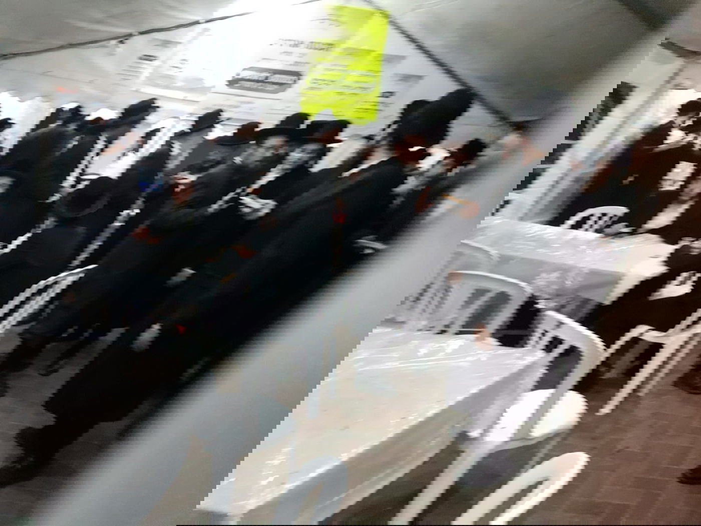 רבים עולים לקברו של השל"ה הקדוש • צפו