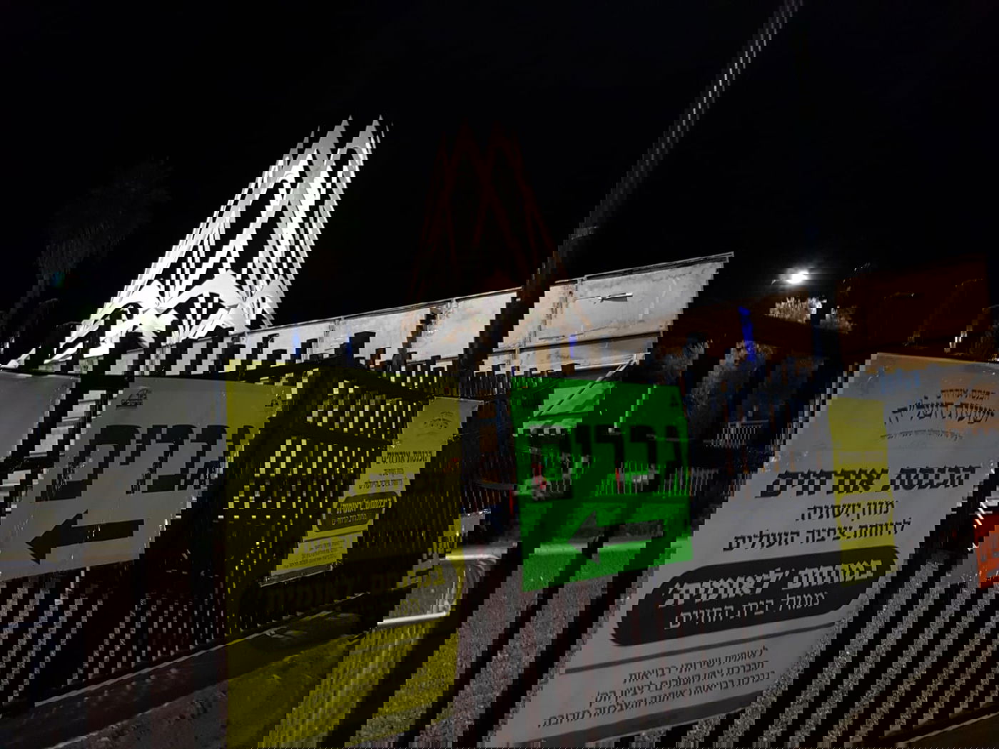 רבים עולים לקברו של השל"ה הקדוש • צפו