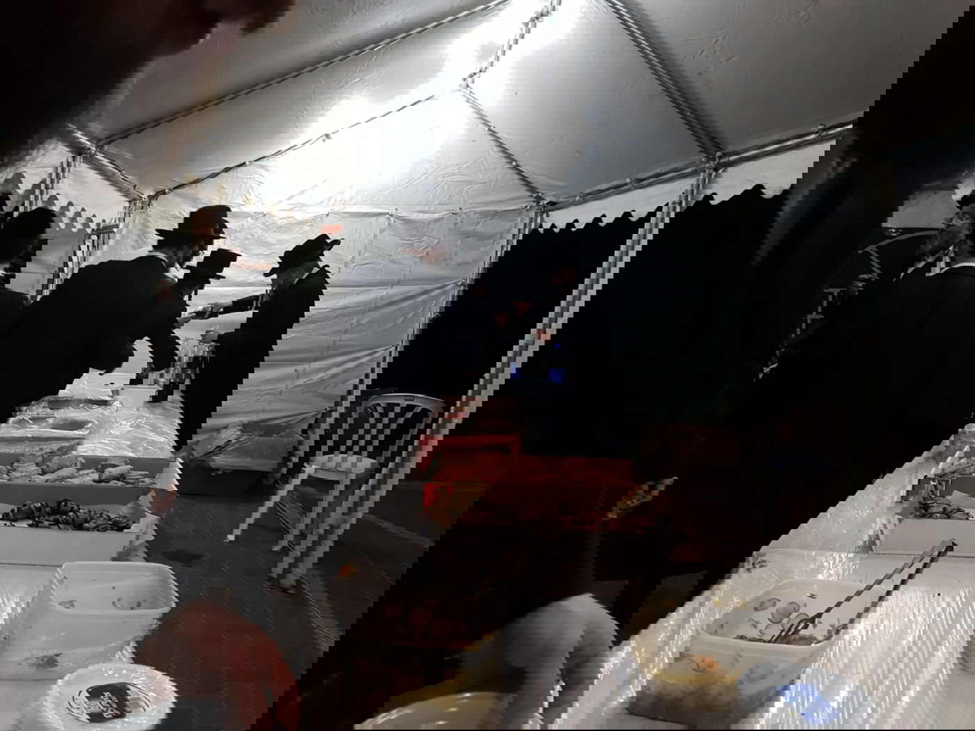 רבים עולים לקברו של השל"ה הקדוש • צפו