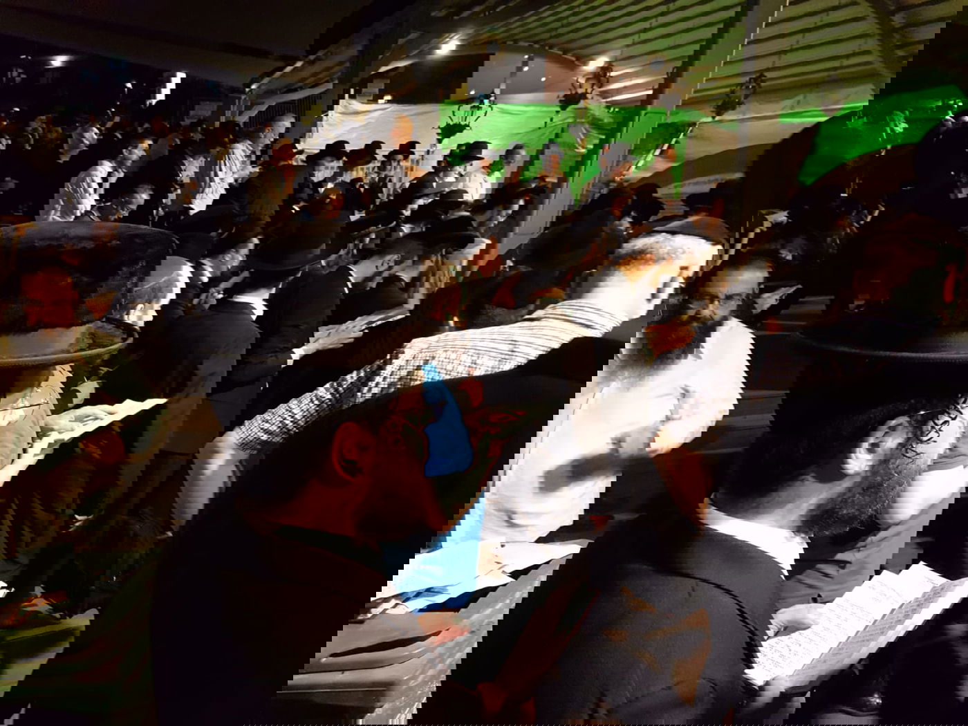 רבים עולים לקברו של השל"ה הקדוש • צפו