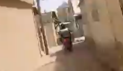 ממצלמת הקסדה: האופנוען משתולל ונופל