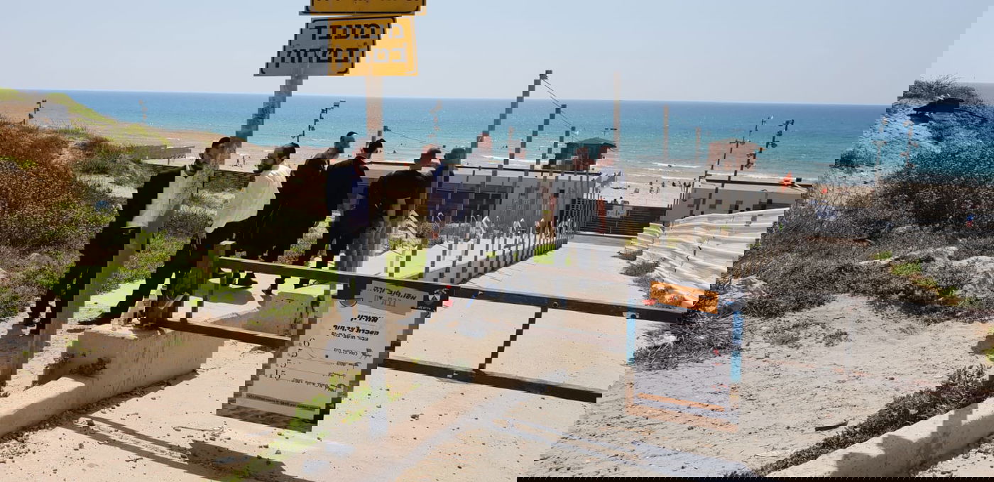 ראש עיריית ב"ב בחוף בבת ים