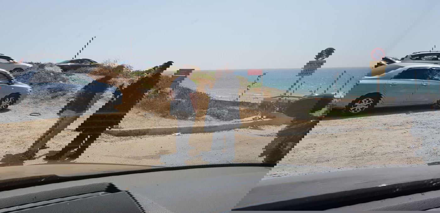 ראש עיריית ב"ב בחוף בבת ים