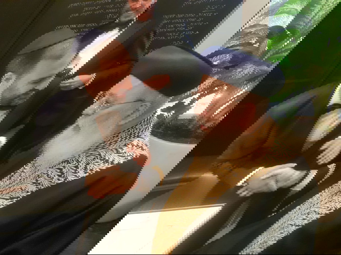 משפחת לוק בחגיגת פיוטים בחתונת משה לוק