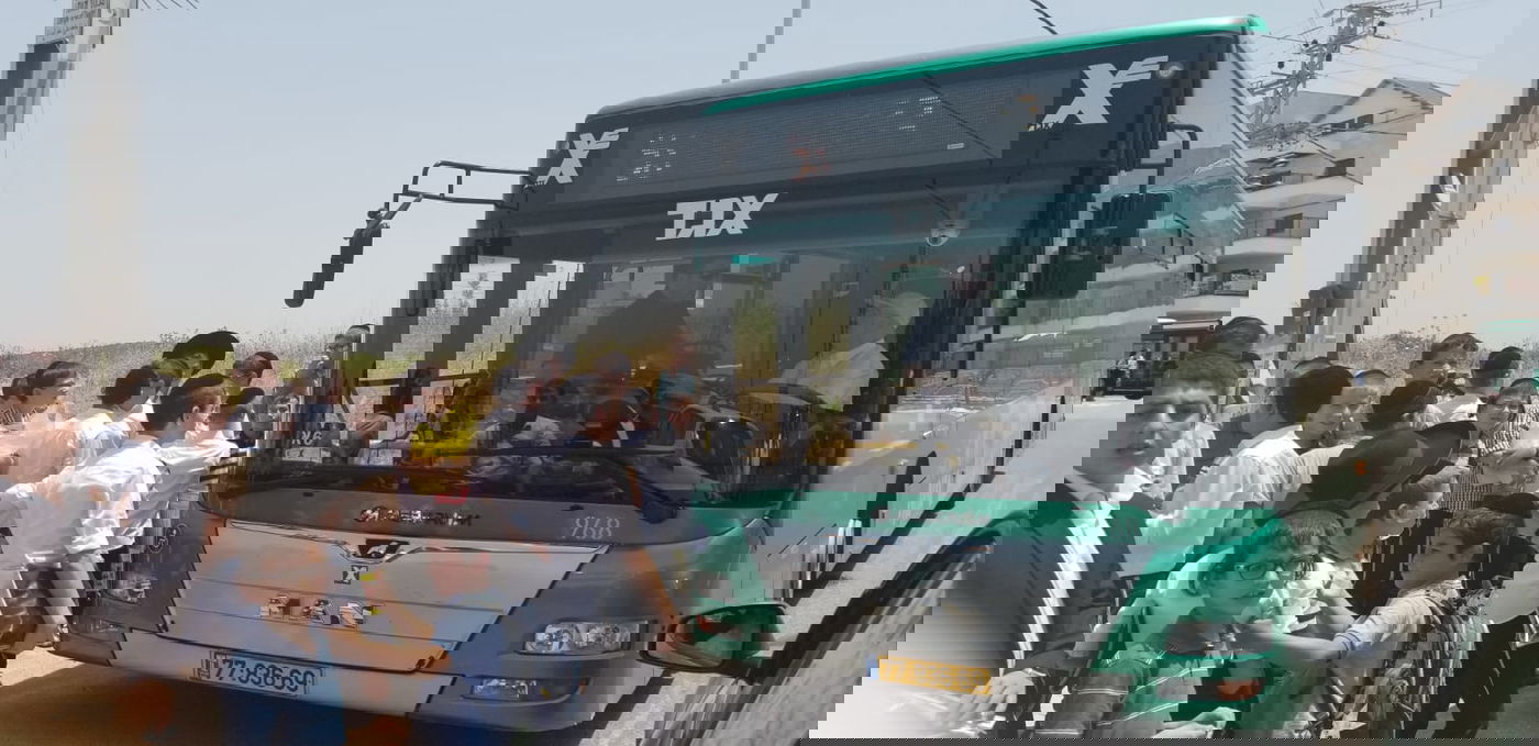 שערוריה: "ילדים צרחו מהיסטריה - ונהג 'אגד' היכה אותם"