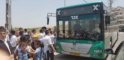 שערוריה: "ילדים צרחו מהיסטריה - ונהג 'אגד' היכה אותם"