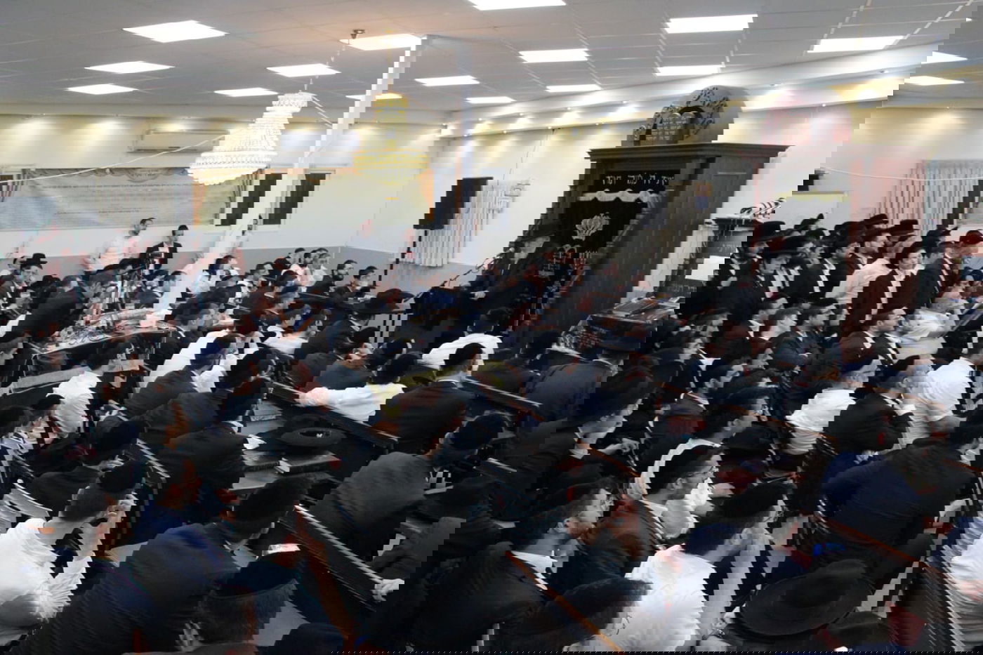 צפו: הגרב"מ אזרחי בשיחה לחג מתן תורה