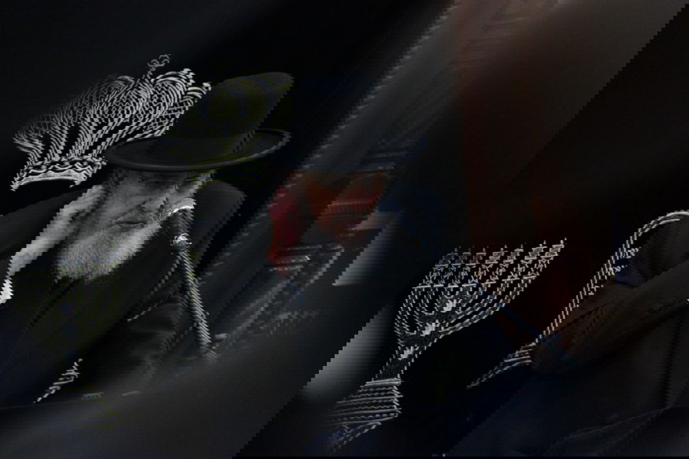 צפו: הגרב"מ אזרחי בשיחה לחג מתן תורה