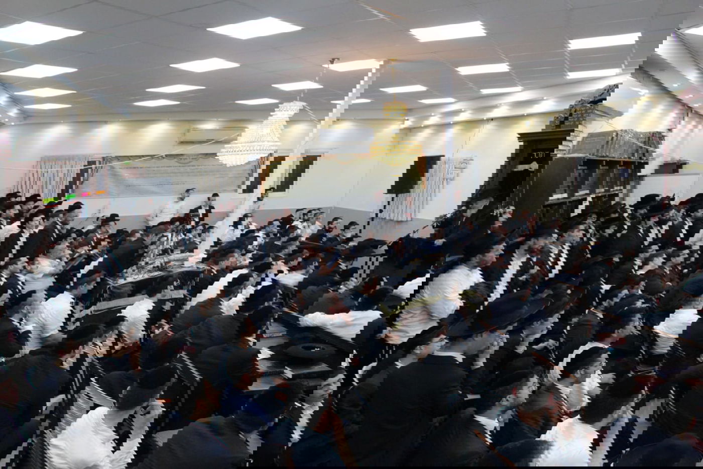 צפו: הגרב"מ אזרחי בשיחה לחג מתן תורה