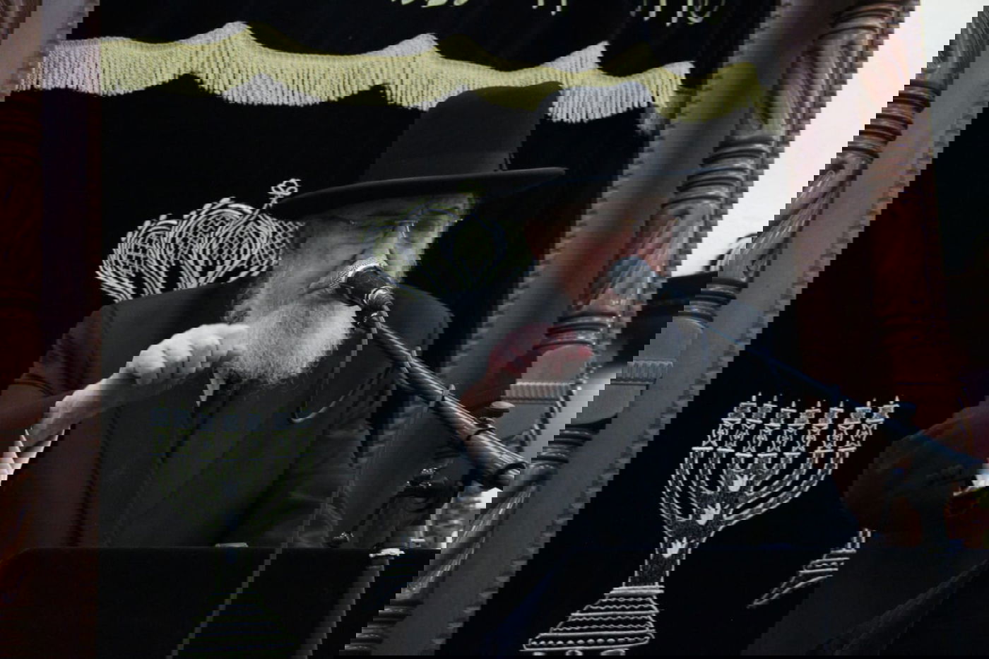 צפו: הגרב"מ אזרחי בשיחה לחג מתן תורה