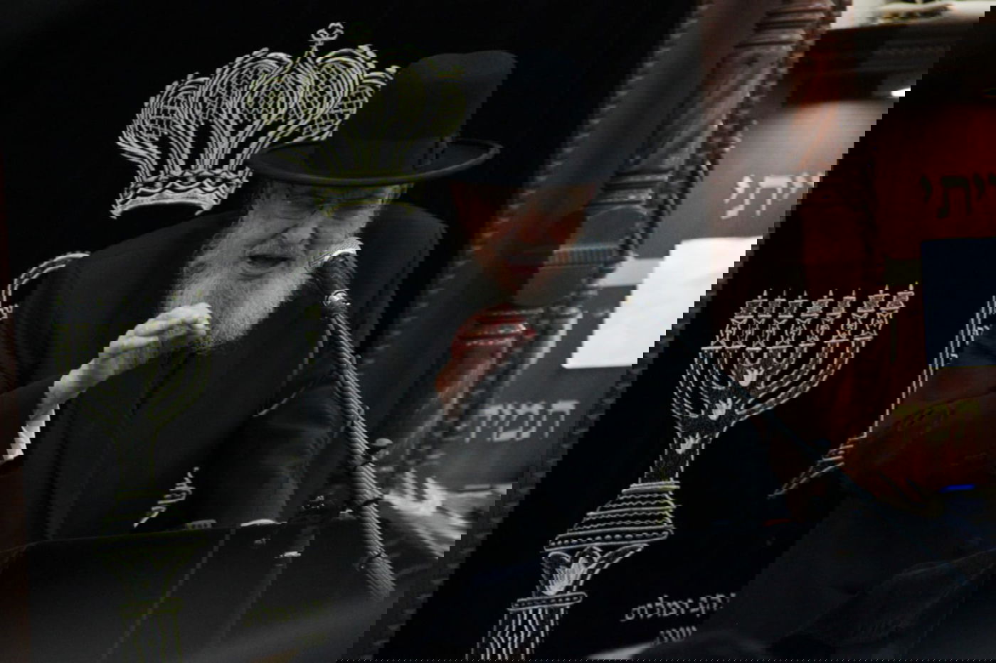 צפו: הגרב"מ אזרחי בשיחה לחג מתן תורה