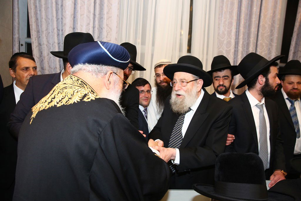 צפו: חתונת נכדת הראשל"צ והגרב"צ מוצפי