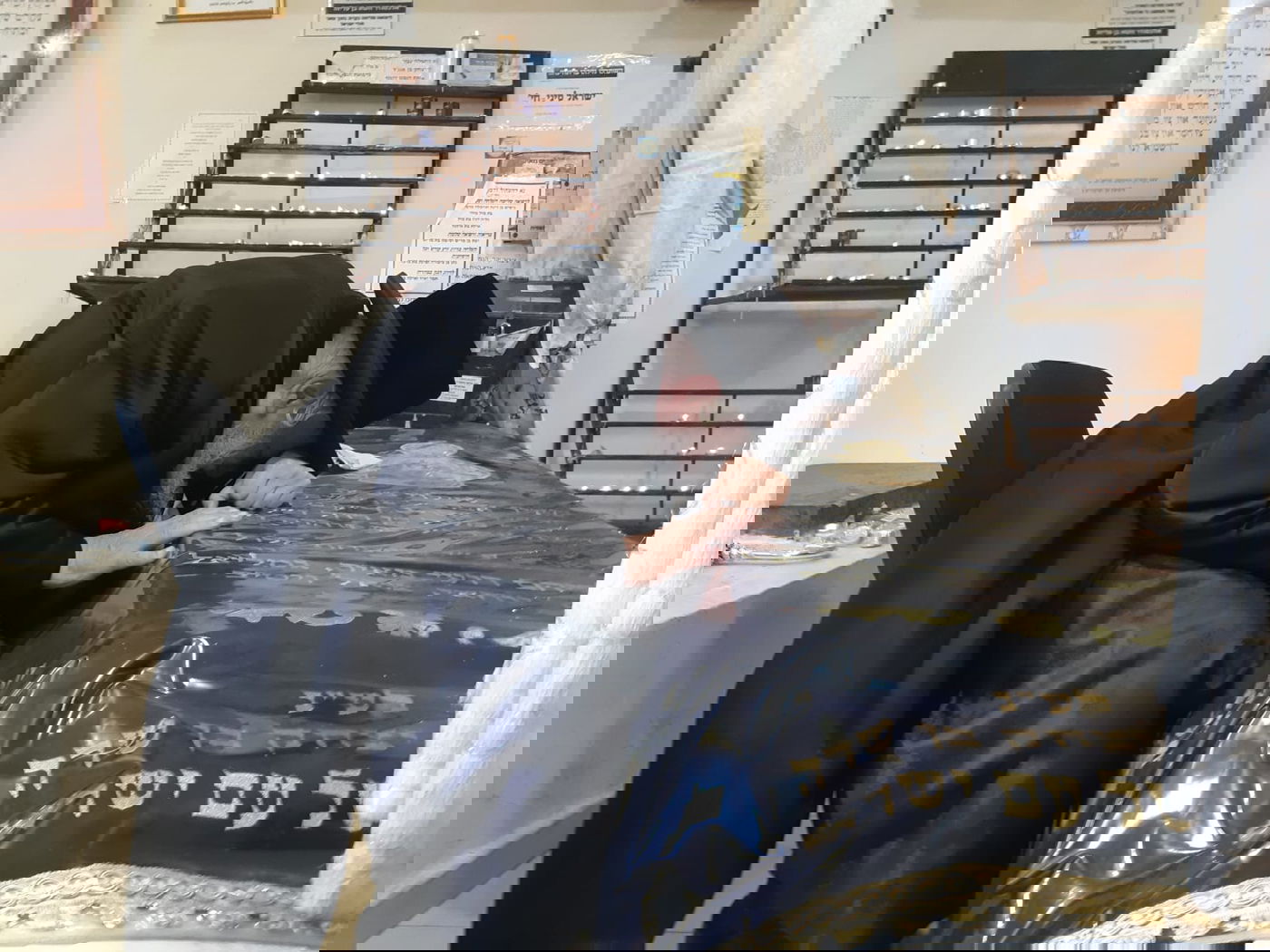 האדמו"ר מקאפיטשניץ במסע לקברי צדיקים באוקראינה