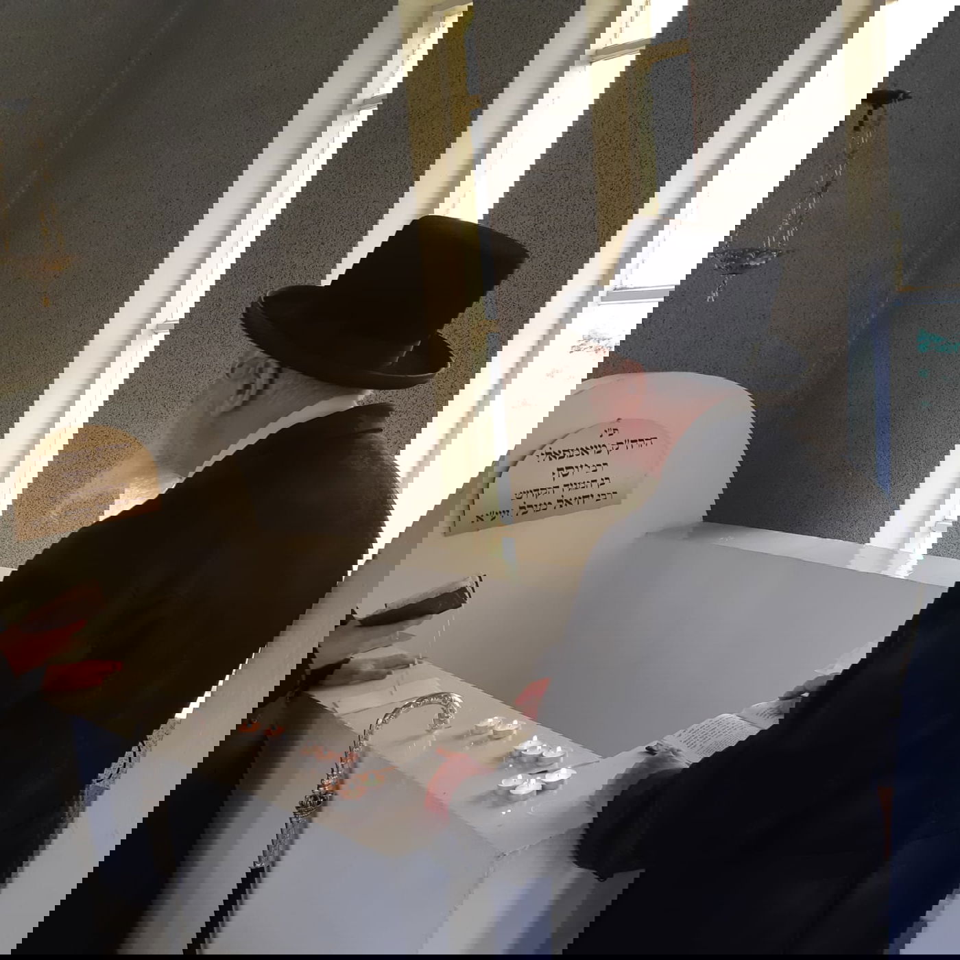 האדמו"ר מקאפיטשניץ במסע לקברי צדיקים באוקראינה