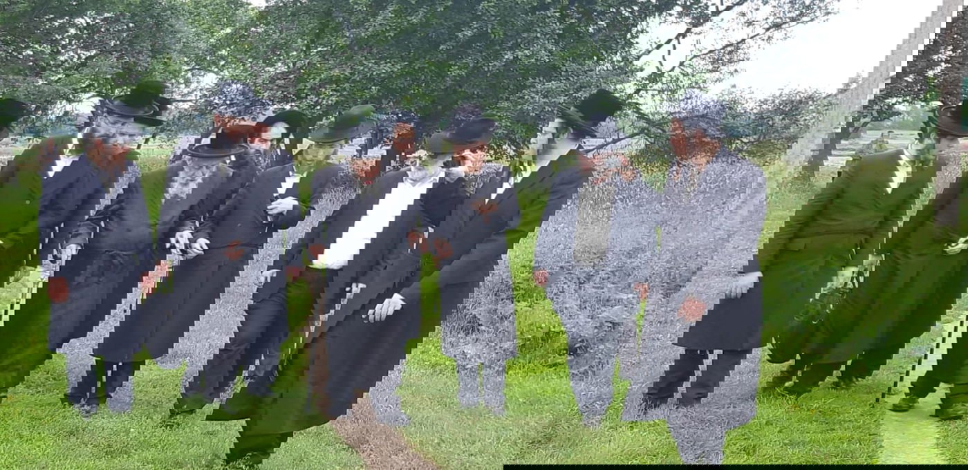 האדמו"ר מקאפיטשניץ במסע לקברי צדיקים באוקראינה