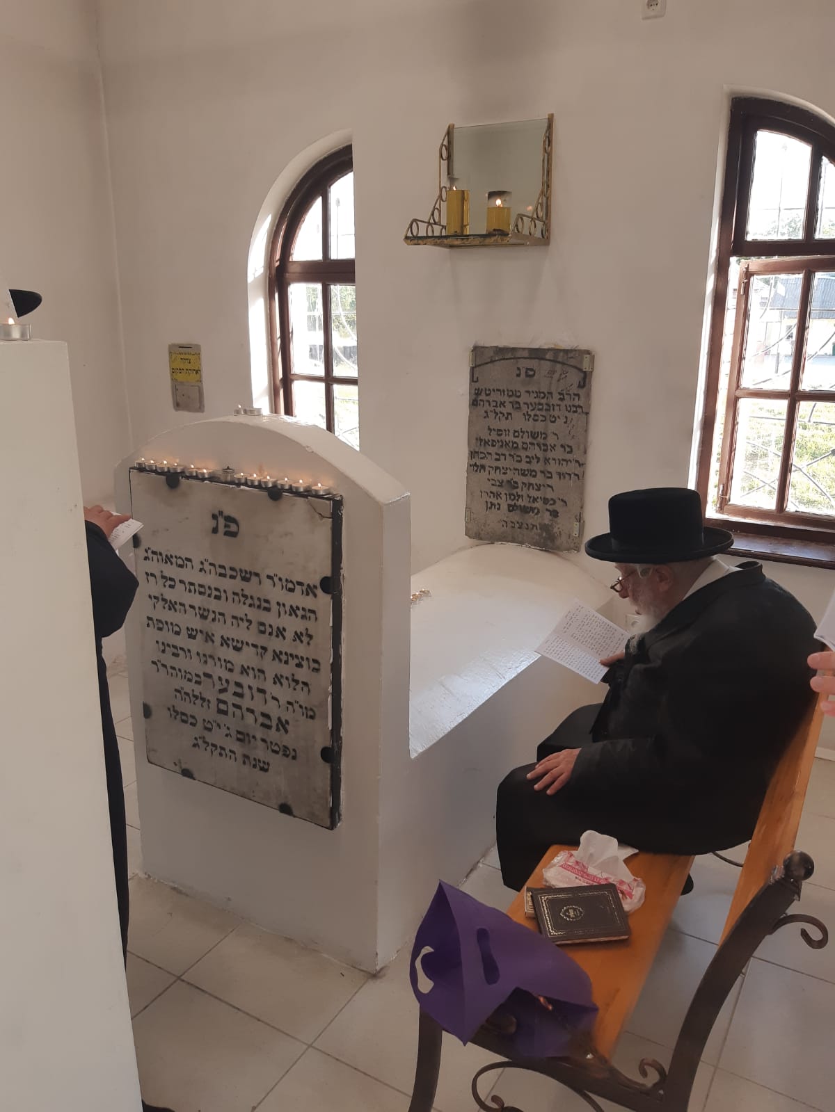 האדמו"ר מקאפיטשניץ במסע לקברי צדיקים באוקראינה