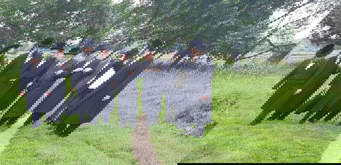 האדמו"ר מקאפיטשניץ במסע לקברי צדיקים באוקראינה