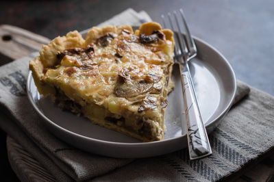 קיש פטריות על בסיס בצק פריך