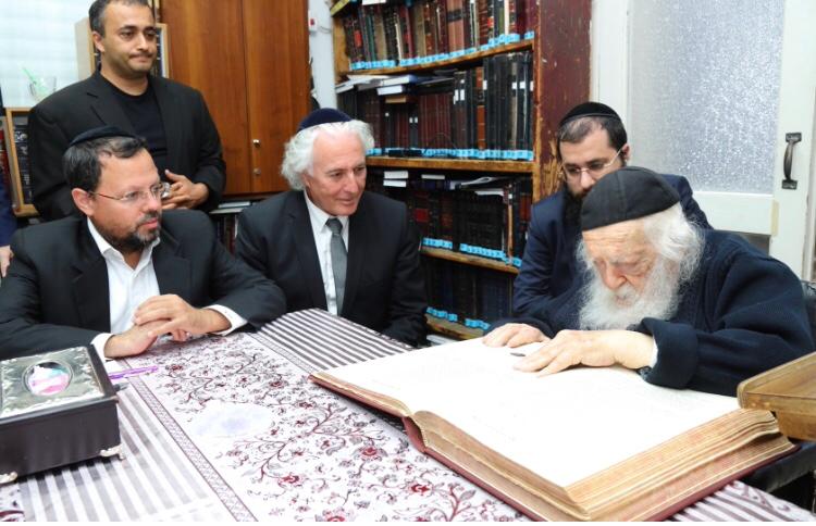 פרקליט הצמרת ציון אמיר התברך אצל שר התורה