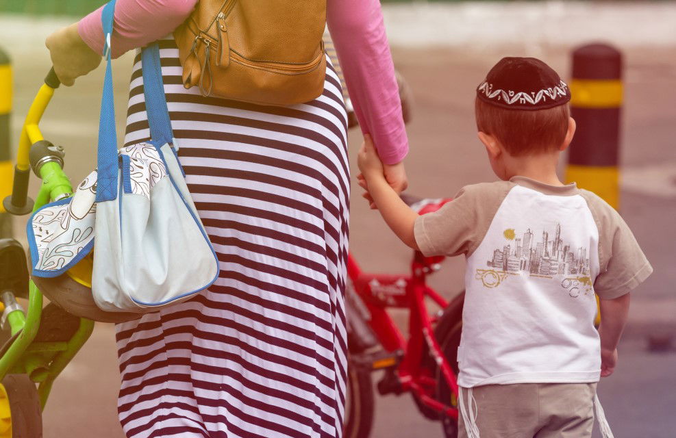 כולנו באותה סירה: 4 מיתוסים בנוגע לאימהות - והתשובות להם