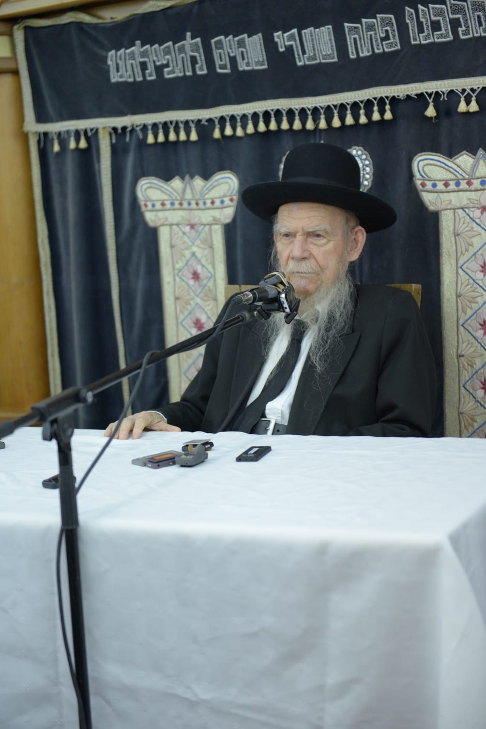 הגר"ג אדלשטיין חיזק את 'אורחות תורה'. צפו