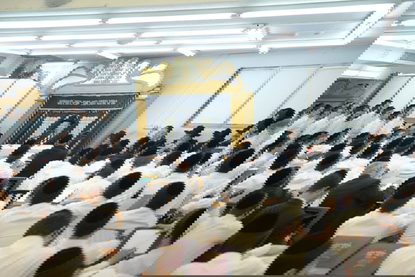 הגר"ג אדלשטיין חיזק את 'אורחות תורה'. צפו