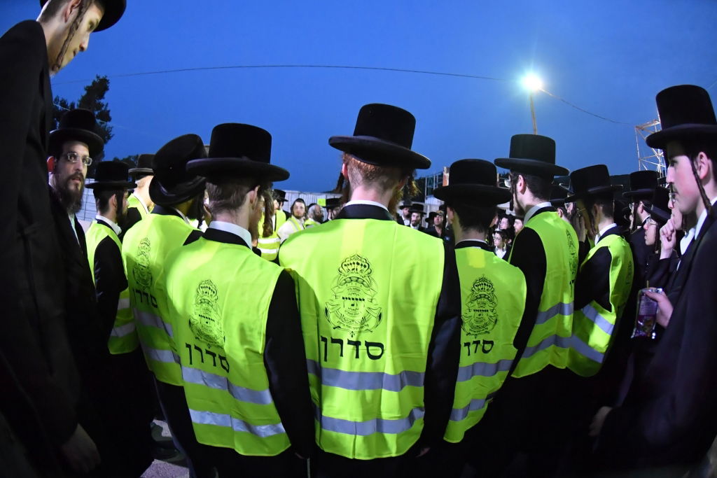 חודש השמחה בויז'ניץ נפתח במירון. תיעוד