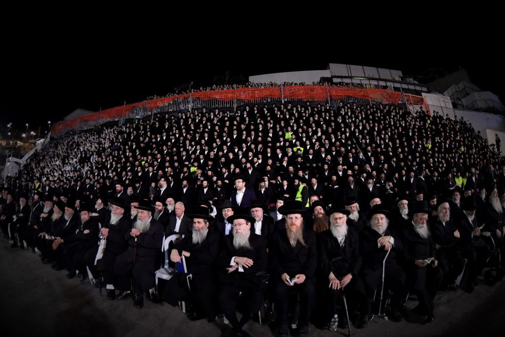 חודש השמחה בויז'ניץ נפתח במירון. תיעוד