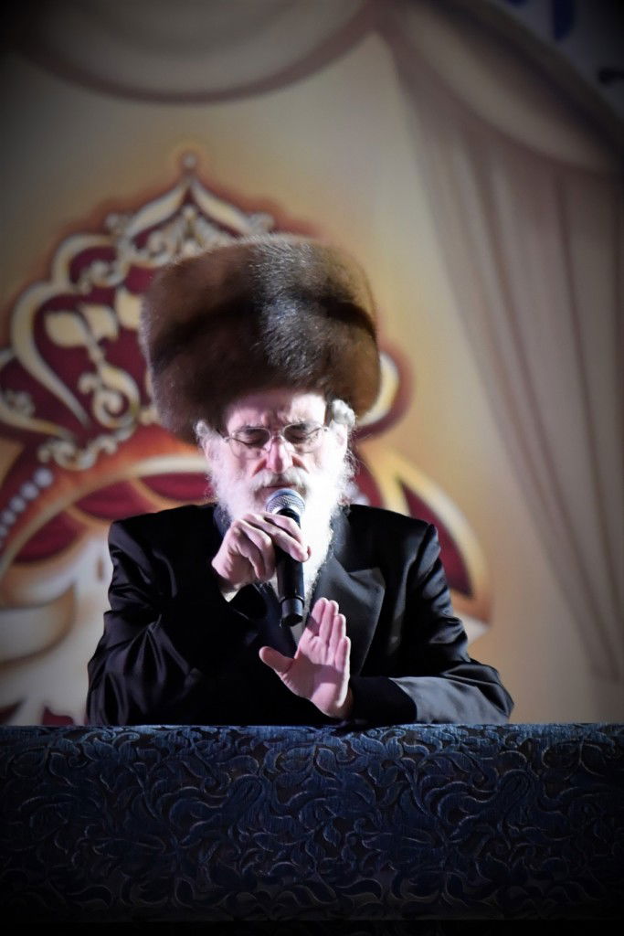 חודש השמחה בויז'ניץ נפתח במירון. תיעוד