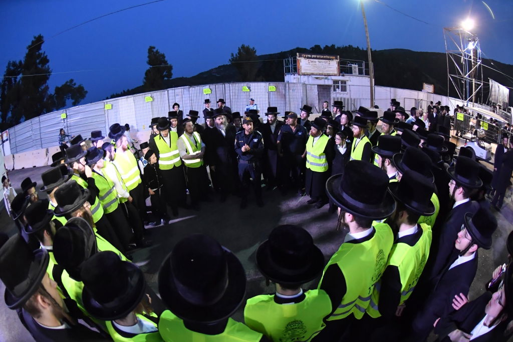 חודש השמחה בויז'ניץ נפתח במירון. תיעוד