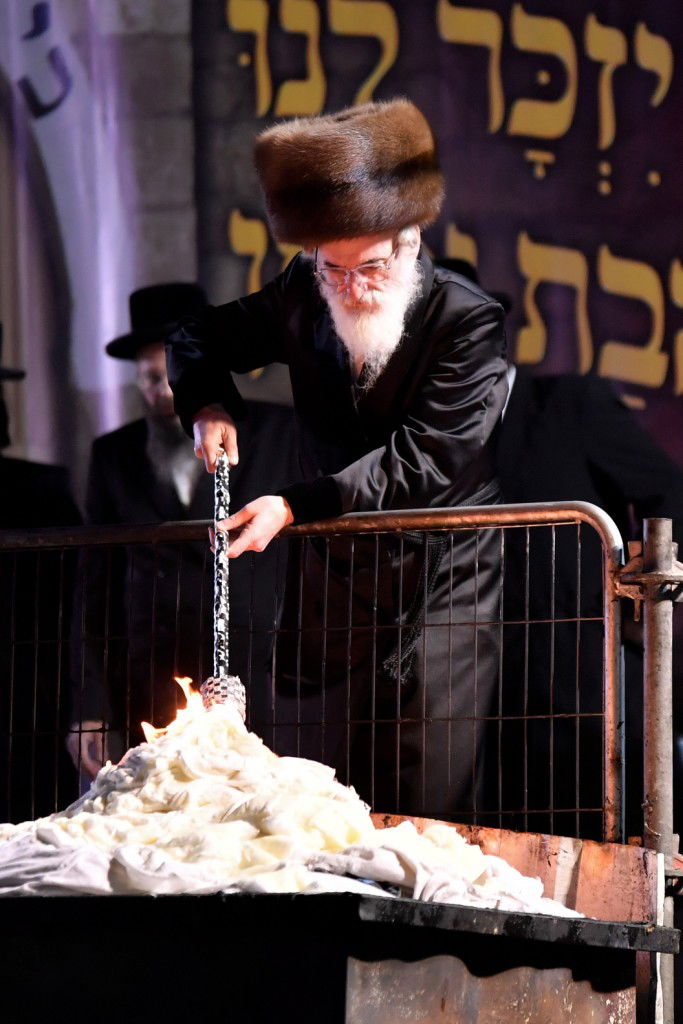 חודש השמחה בויז'ניץ נפתח במירון. תיעוד