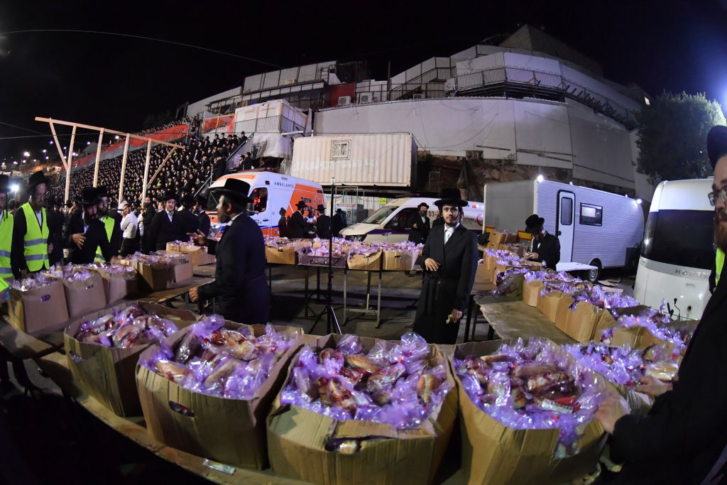 חודש השמחה בויז'ניץ נפתח במירון. תיעוד