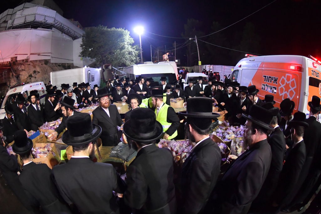 חודש השמחה בויז'ניץ נפתח במירון. תיעוד