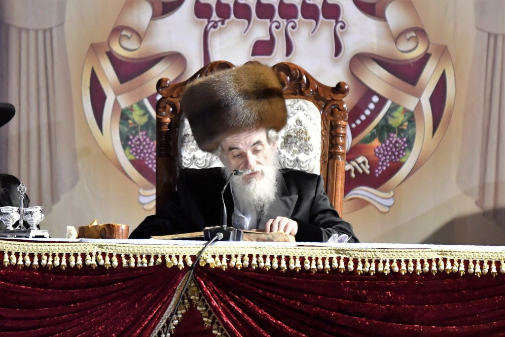 חודש השמחה בויז'ניץ נפתח במירון. תיעוד