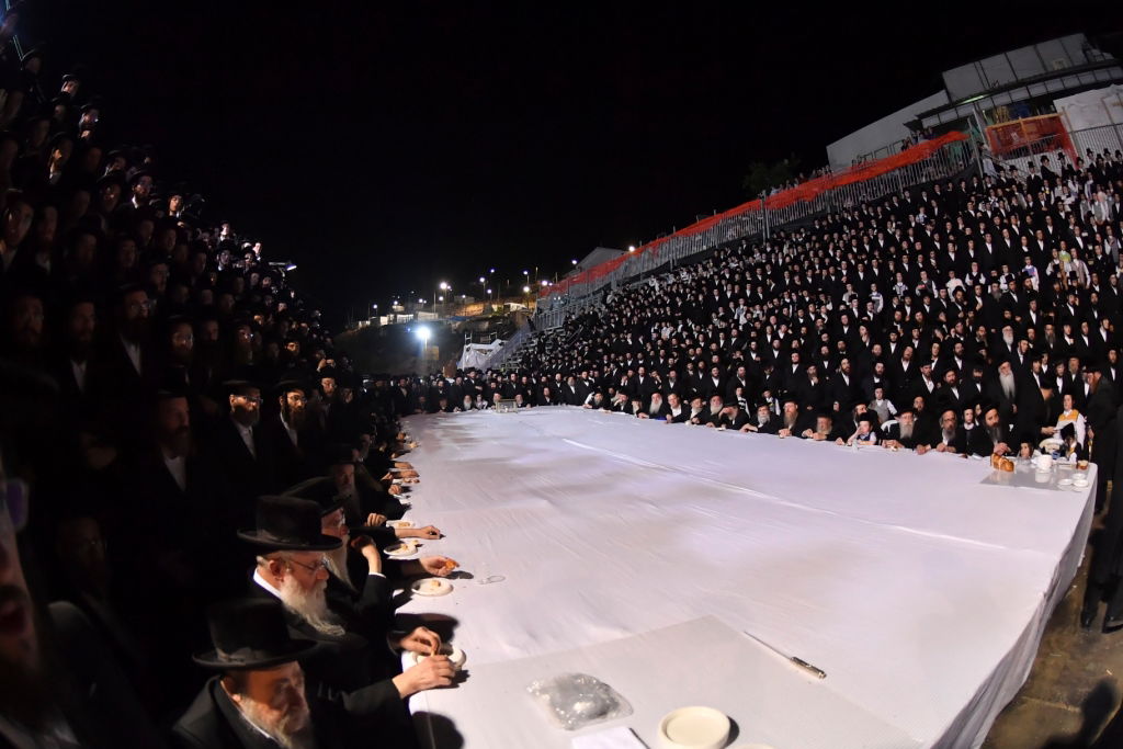 חודש השמחה בויז'ניץ נפתח במירון. תיעוד