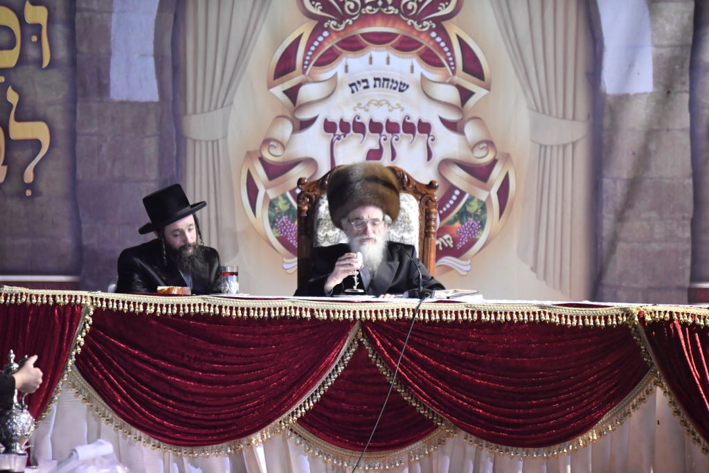 חודש השמחה בויז'ניץ נפתח במירון. תיעוד